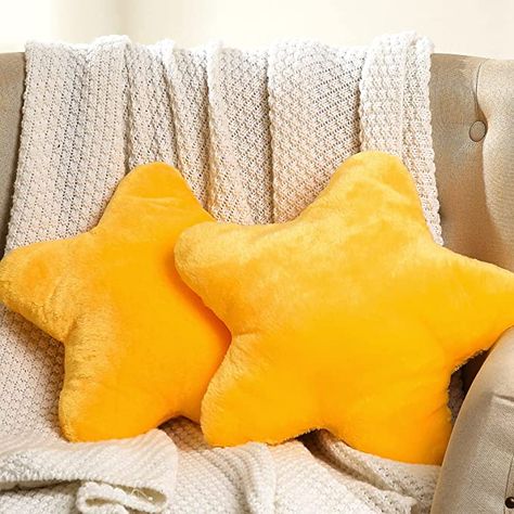 Cozy Room Pillows, Stars Home Decor, Cute Cushions Bedrooms, Throw Pillows Yellow, Cool Bedroom Decorations, Star Throw Pillow, Star Themed Room Aesthetic, Cool Things For Bedroom, Cute Couches For Bedrooms