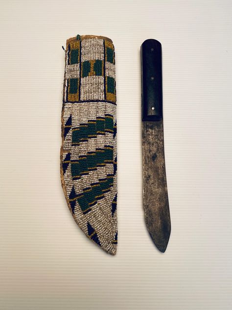 Antique Native American Beaded Knife Sheath For Sale at 1stdibs Native American Buffalo, Quill Work, Native Artwork, Native American Regalia, Native American Clothing, Deer Hide, Collectible Knives, Native American Crafts, Bead Crochet Rope