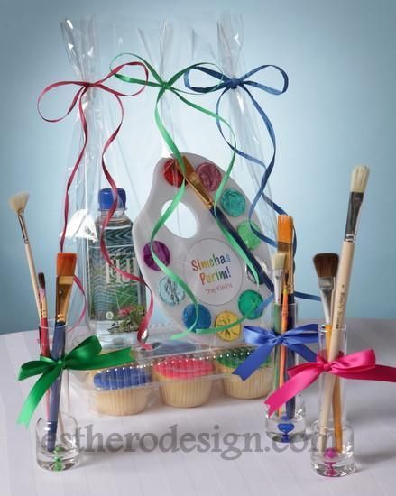 Edible Artist Pallete Mishloach Manos Mishloach Manot Ideas Creative, Shalach Manos Ideas, Purim Treats, Mishloach Manos Ideas, Painter Costume, Mishloach Manot Ideas, Plain Cupcakes, Purim Mishloach Manot, Purim Ideas