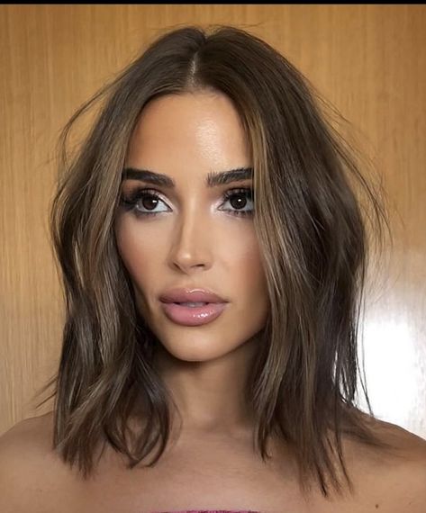 Olivia Culpo Hair, Rambut Brunette, Brown Hair Inspo, Brunette Hair With Highlights, Short Brown Hair, Brunette Balayage Hair, Brown Hair Balayage, Olivia Culpo, Balayage Brunette