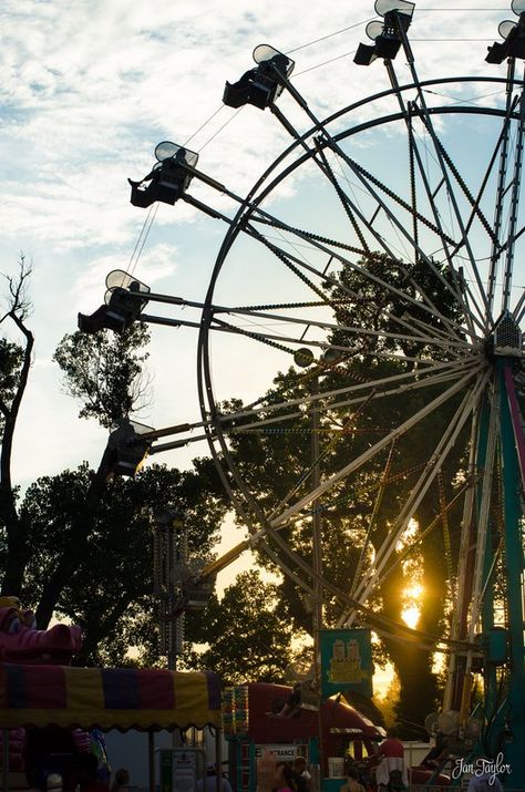 Small Town Festival, Vintage Small Town Aesthetic, Summer In A Small Town, 70s Small Town Aesthetic, Summer Small Town, Small Town Aesthetic Summer, Small Town Summer, 80s Small Town Aesthetic, Small Town Summer Aesthetic