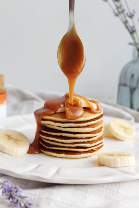 #caramel #instagram #pancakes #pancakeday Caramel Pancakes, Mini Pancakes, Pancake Day, Pancakes And Waffles, Easy Snacks, Salted Caramel, French Toast, Waffles, Pancakes