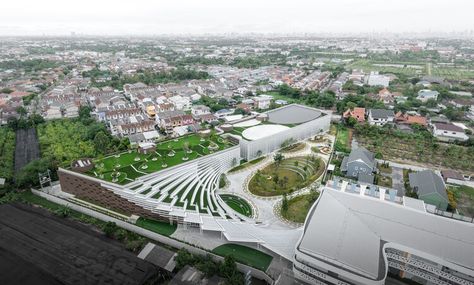 Singapore International School of Bangkok, Thonburi phase II is the expansion phase for the secondary students, which the new site sits inside the existing one. In the new phase layout, the 2 buildings are aligned on the back edge to create the big green activities space sharing between both phases. The main school function consists of classrooms, auditorium, gymnasium, library, administration office, staff rooms, and common area. Dubai School, Thailand Architecture, Green Activities, Educational Architecture, School Site, Covered Walkway, Staff Room, Sky Garden, Graduation Project