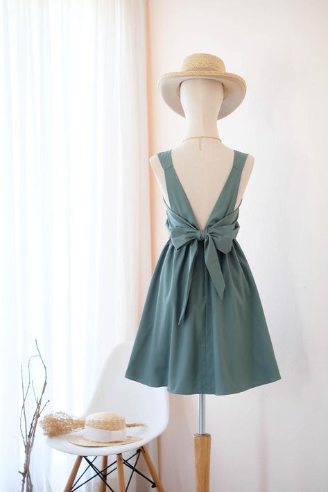 Dress Bow Back, Scoop Neck Bridesmaid Dress, Dusty Sage Green, Sage Green Bridesmaid, Bow Back Dress, Sage Bridesmaid Dresses, Backless Dress Short, Green Summer Dresses, Cocktail Dress Wedding Guest