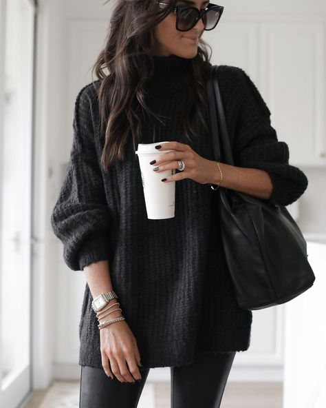 Black Sweater Outfit, Oversized Black Sweater, Sweater Leggings, Oversized Sweater Outfit, Knit Sweater Outfit, Sunglasses Oversized, Sweater Outfit, Ladies Turtleneck Sweaters, Legging Outfits