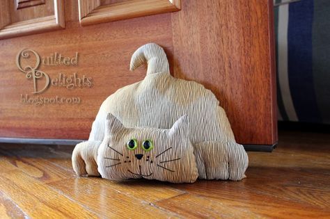 pattern came from SewCutePatterns and is called Attack Cat converted to a door stop Doorstop Pattern, Cat Doorstop, Fabric Postcards, Ideal Toys, Cat Quilt, Cat Door, Door Stops, Cat Crafts, Sewing Toys