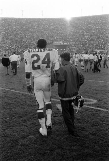 Football Old School, Fred Williamson, Nfl Football Pictures, Nfl Championships, American Football League, Nfl Football Players, Sports Field, Nfl Vintage, Nfl Photos