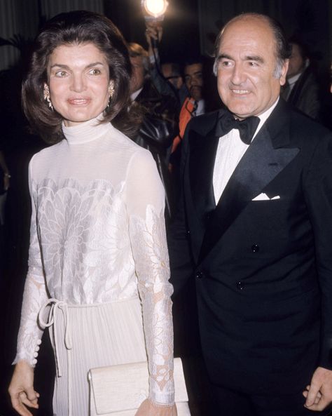 Jackie Onassis Style, Jackie Bouvier, Jackie Oh, Jacqueline Bouvier, Classic Pictures, Jackie O Style, Jackie Onassis, Graduation Year, Jackie O