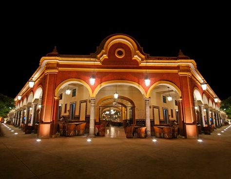 El Parian, en Tlaquepaque, Jalisco. La cantina mas grande del mundo Mexican Vacation, House Styles, Collage, Pins