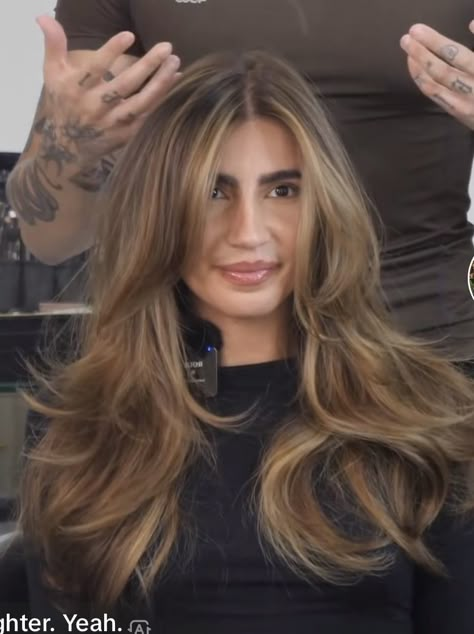 Brown Hair To Golden Blonde, Golden Babylights Brunette, Cold Caramel Hair Color, Caramel Balayage Light Brown Hair, Kim Kardashian Caramel Hair, Honey Blonde Olive Skin, Honey Gold Highlights On Brown Hair, Brown Carmel Honey Hair, Kim K Caramel Hair