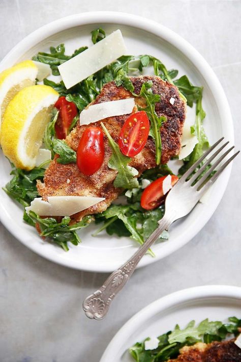 Skip To Recipe This Chicken Milanese with Crispy Fried Chicken is the perfect healthy spin on the Italian dish! Delicious … Paleo Breaded Chicken, Milanese Recipe, Chicken Milanese, Lexi's Clean Kitchen, Pan Fried Chicken, Paleo Bread, Classic Italian Dishes, Crispy Fried Chicken, Paleo Chicken