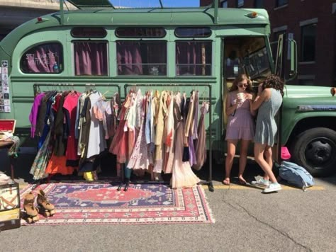 Many of the small businesses that will set up shop have their own unique take on presenting their products. Flea Market Aesthetic, Mobile Fashion Truck, Caravan Shop, Vintage Store Ideas, Pop Up Shop Ideas, Ruangan Studio, Pop Up Ideas, Vintage Bus, Bohemian Boutique