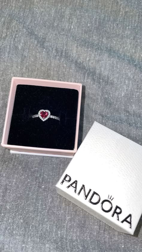 Pandora Aesthetic, Jewellery Pandora, Red Heart Ring, Promise Rings Pandora, Pandora Bracelet Charms Ideas, Xoxo Jewelry, Cute Promise Rings, Pandora Bracelet Designs, Wrist Jewelry