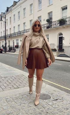 Leather Mini Skirt Outfit, Paris Outfit Ideas, Camel Outfit, September Outfits, Outdoor Christmas Decoration Ideas, Thanksgiving Outfit Ideas, Leather Skirt Outfit, Leather Pleated Skirt, Paris Olympics