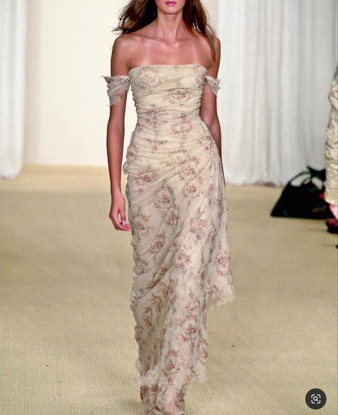 Ralph Lauren 2003, Whimsical Prom Dress, Fashion Moments, Runway Dresses, Fashion Line, Pop Fashion, Dream Dress, Couture Fashion, Classy Outfits