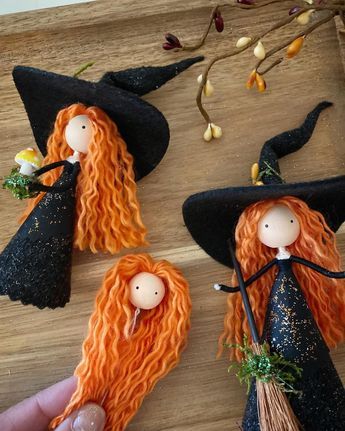 Diy Yarn Dolls, Halloween Felt Crafts, Dekorasi Halloween, Dolls Handmade Diy, Witches Hats, Adornos Halloween, Halloween Crafts Decorations, Doll Diy Crafts, Fairy Crafts