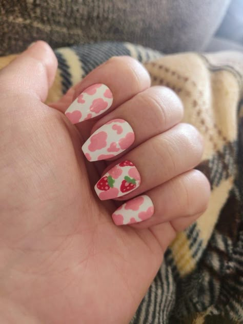 Strawberry Nail Art, Strawberry Nails, Fruit Nails, Kids Nail Designs, Short Acrylics, Cow Nails, Cute Simple Nails, Anime Nails, Diy Acrylic Nails