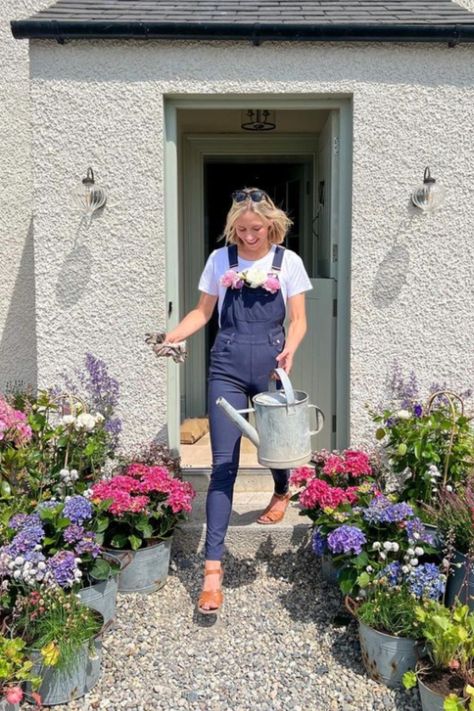 Get a cute gardening look with ACAI's Outdoor Dungarees. They have all the performance features you could need such as shower resistance, durable fabric and seven pockets! #gardeningoutfit #gardeningaesthetic #gardening Gardening Outfits, Outfit For Women, Gardening Outfit, Lifestyle Shop, Outdoor Lifestyle, Dungarees, Shop Now, Shower, Lifestyle