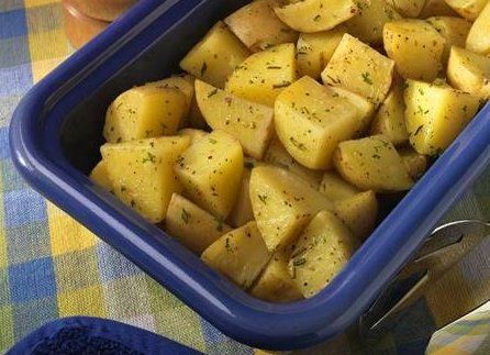 Microwave Roasted-Style Potatoes Baked Potato Microwave, Potatoes In Microwave, Microwave Baking, Types Of Potatoes, Oven Roasted Potatoes, Roasted Potato Recipes, Baked Potato Recipes, Microwave Cooking, Potato Side Dishes