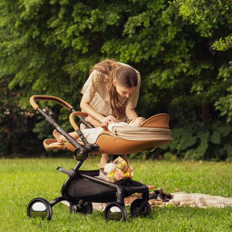 Embrace comfort for your little one with a full recline on the mima creo. #sharemymima #mimakids #stroller #mima #mimacreo Moon Accessories, Dream Family, Max Black, Stylish Baby, Modern City, Baby Store, Kids Chairs, Carbon Footprint, Comfort Style