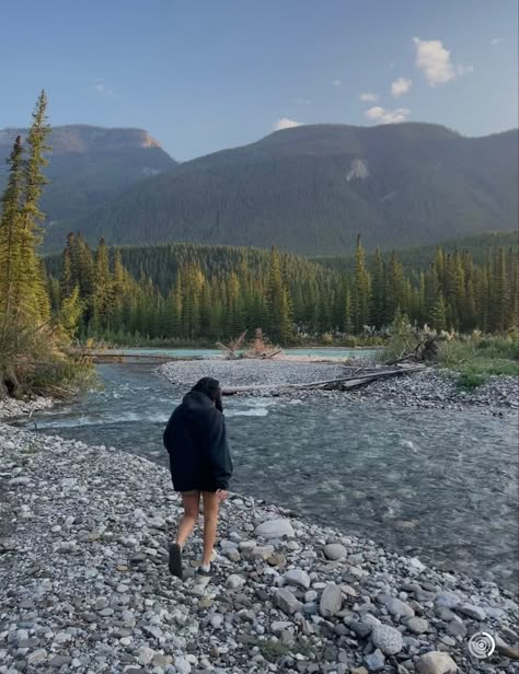 Alberta Canada Aesthetic, Alberta Aesthetic, Banff Outfits, British Columbia Aesthetic, Banff Aesthetic, Alberta Summer, Nature Girl Aesthetic, Granola Core, Granola Life