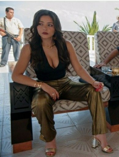 Narco Wife Outfit, Cartelcore Aesthetic, Narco Costume, Narcos Theme Party, Narco Wife, Isabella Bautista, Narcos Aesthetic, Narco Wife Aesthetic, Narcos Outfit Woman