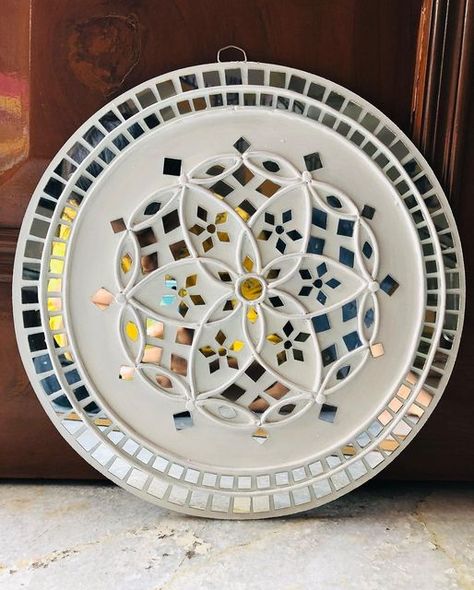 Lippan Art Round Shape, Lippin Art, Lippan Mirror, Lippan Art Wall, Mould Art, Lippan Kaam, Lippon Art, Painted Mirror Art, Modern Art Canvas Painting