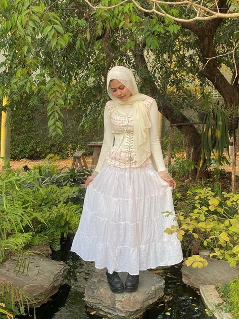 Hijab Cute Outfit, Cute Outfits Hijab, Hijabi Fairycore, Outfit Dress Hijab, White Dress Hijab, Hijabi Coquette, Cute Hijab Outfits, Fairy Outfit Ideas, Fairytail Aesthetic