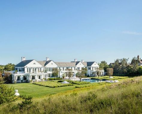 Rees Roberts, Lowcountry Farmhouse, Rhode Island Mansions, Southampton Ny, Hamptons Summer, Bloxburg Builds, Beach Estate, Traditional Houses, Future Apartment