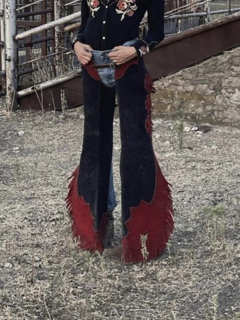 Materials: leather, zip, stitch, fringes, hand made, belt, buckle About this item Description Handmade Rodeo Cowboy Style Suede Leather Pant Chap Mountain Cowgirl Western Cowboy chaps Description and Features An authentic, high quality and great value item. You're only paying a couple of extra for a real leather product- we never compromise on the quality so you may buy with full confidence. Professionally designed and manufactured with great attention to Men Suede Western Style Leather Pant Wit Leather Chaps Outfit, Dark Western Outfits Women, Gothic Cowboy Fashion, Dark Western Fashion, Alt Cowboy Outfit, All Black Cowboy Outfit, Cowboy Outfit Design, Texas Fashion Men, Vintage Cowboy Outfit