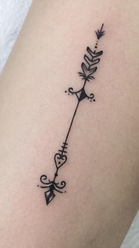 Women Arrow Tattoo Ideas, Henna Minimal, Arrow Tat, Heart Arrow Tattoo, Arrow Tattoo On Wrist, Arrow Tattoos For Women, Small Arrow Tattoos, Arrow Tattoo Design, Tatoo Inspiration