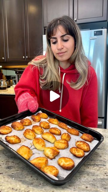 Minoo Mahdavian 🍋 on Instagram: "@minoomakesstuff doesn’t buy her pretzels! 

I make them with just 3 ingredients at home instead 😎

These pretzel bites have no rise time so you need to run and make them right now 🏃🏻‍♀️‍➡️🏃🏻‍➡️

SAVE this recipe to give it a try and follow @minoomakesstuff for so much more! 💛

Here’s how to make these 3 ingredient pretzel bites 👇🏻:

1. In a bowl, combine 1 cup self rise flour (or 1 cup all purpose flour, 2 tsp baking powder and 1 tsp salt) and 1 cup Greek yogurt. 

2. Transfer that to a counter and knead lightly until your dough comes together, add a tad more flour if needed. 

3. Divide your dough in 2 and roll each half into a thin log. Cut each log into bite sizes pieces. 

4. Boil a 3 cups of water and about 3 tbsp of baking soda. Place the pr Chocolate Deserts, 2 Ingredient Recipes, Baking Soda Bath, Pretzel Bun, Greek Yogurt Recipes, Pretzels Recipe, 2 Ingredient, All Purpose Flour, Drink Ideas