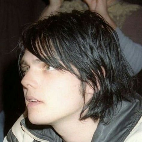 Gerard Way Pfp, Gerald Way, I Love Mcr, Me As A Girlfriend, Gerard Way, Emo Bands, Side Profile, My Chemical, Emo Boys