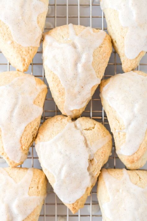 Vanilla Bean Scones - Mildly Meandering Vanilla Scones Recipe, Strawberry Rhubarb Scones, Vanilla Scones, Easy Scone, Rhubarb Scones, Vanilla Bean Scones, How To Make Scones, Scones Recipe Easy, Scones Easy