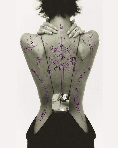 freehand back concept // RADHA AND LAXMI SANSKRIT IN THE CENTRE available Abstract Tattoo Ideas, Pretty Tattoo, Abstract Tattoos, Piercings Ideas, Tattoos Inspo, Single Needle Tattoo, Retro Photography, Spine Tattoo, Dark Tattoo