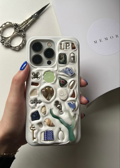 Memoir Phone Case Diy, Phonecase Ideas Aesthetic, Memor Phone Case, Seashell Phone Case, Tumblr Phone Case, Phone Case Inspo, Handmade Phone Case, Hobbies To Try, Diy Case