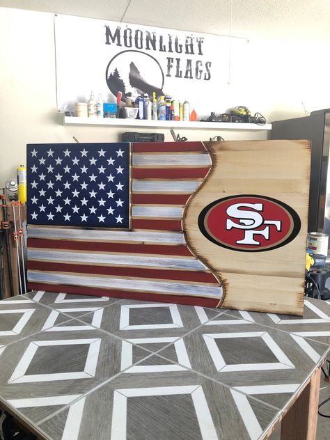 Usa Flag Art, Pallet Projects Wall, Flag Wall Decor, Rustic Flags, Rustic American Flag, Wood Craft Projects, Wooden Flag, American Flag Wood, Wood Flag