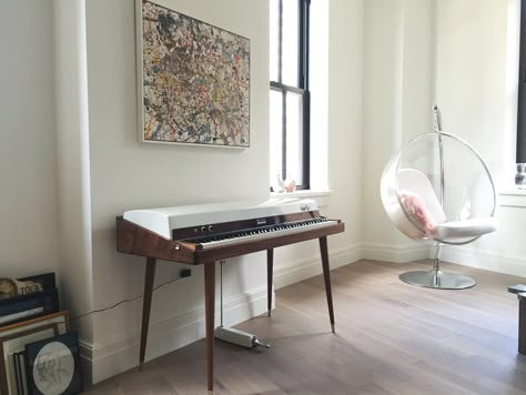 A museum-worthy Rhodes 88 Stage Piano restoration. Mid-century style. Walnut hardwood. Minimalist details. Mid Century Piano, Rhodes Piano, Piano Room Decor, Piano Living Rooms, Fender Rhodes, Piano Table, Piano Stand, Piano Restoration, Minimalist Details