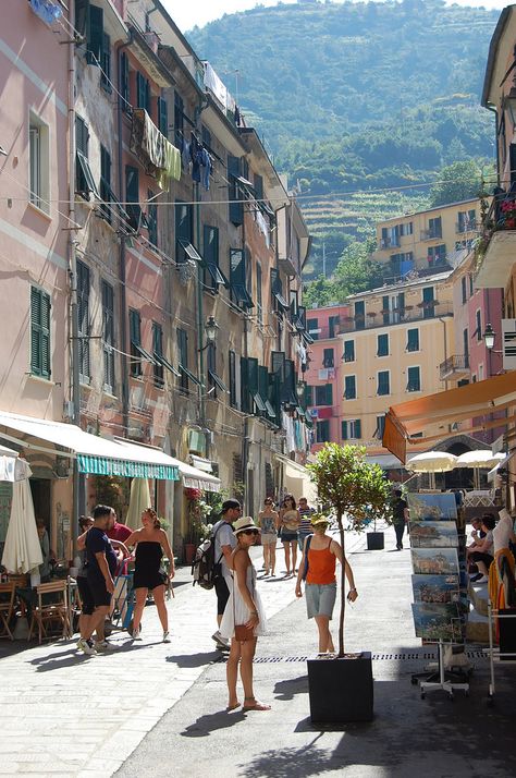 Cafe Watercolor, Street Reference, 80s Italy, Landscape City, Italy Street, Liguria Italy, Perspective Photography, Architecture Painting, Watercolor Landscape Paintings