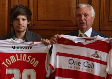 Louis' Doncaster Rovers jersey One Direction Louis Tomlinson, Doncaster Rovers, One Direction Louis, Crowdfunding Campaign, Daily Pictures, Louis Williams, Soccer Club, Larry Stylinson, What Is Love