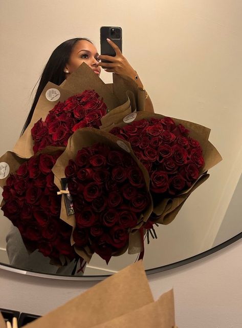 Spoil Aesthetic, Roses Vision Board, Black Women With Roses Aesthetic, Flowers Aesthetic Black Women, Finsta Aesthetics, Pictures With Roses, Black Women In Luxury Aesthetic, Luxury Shopping Spree, Flowers Bouquet Aesthetic