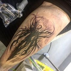 Halloween Tattoos Sleeve, Stick Poke Tattoo, Mark Tattoo, Sick Tattoo, Music Tattoo Designs, Slender Man, Funny Horror, Poke Tattoo, Slenderman