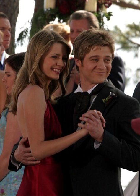 Ryan And Marissa, The Oc Tv Show, Ryan Atwood, Benjamin Mckenzie, Summer Roberts, Oc California, Marissa Cooper, Tv Show Couples, Mischa Barton