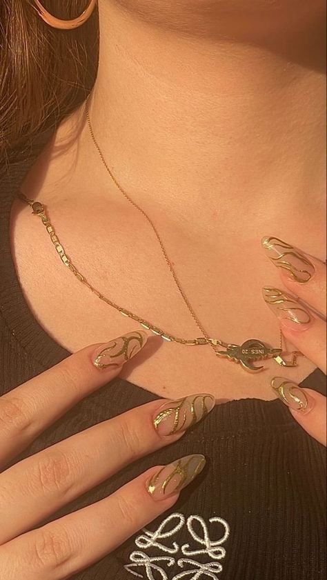 Line Art Nail Design, Gold Accent Nail, Sun Nails, Gold Chrome Nails, Golden Nails, Chrome Nail Art, Acrylic Nail Shapes, Chrome Nails Designs, Grunge Nails