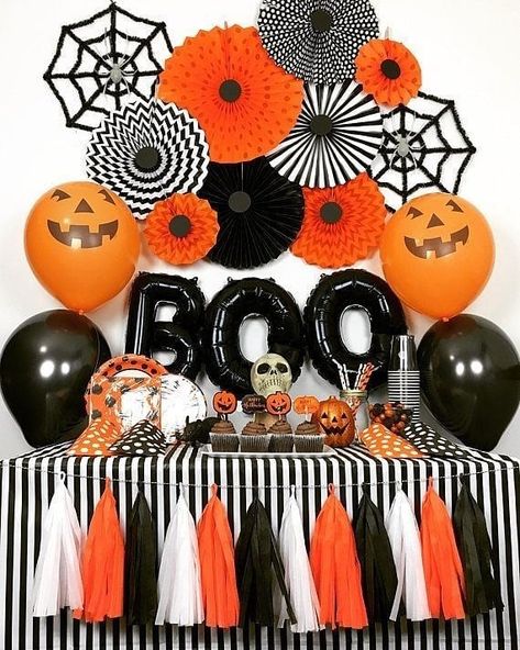 #halloween #halloweenideas #halloweenparty #fiestadehalloween #halloweentable #halloweendiy #halloweendecoracion #🎃 #👻 #🕷️ #decoraciondehalloween #minitable Halloween Party Decor Ideas, Diy Halloween Dekoration, Diy Halloween Party, Halloween Themed Birthday Party, Dekorasi Halloween, Perfect Halloween Party, Party Decor Ideas, Cheap Halloween Costumes, Spooky Halloween Party