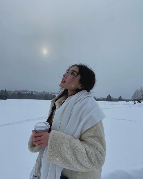 This Magic Moment, Snow Photoshoot, Cold Girl, Winter Instagram, Snow Girl, Winter Photoshoot, Snow Outfit, Winter Photo, Winter Photos