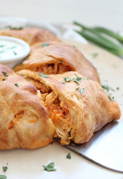 Buffalo Chicken Taco Roll Buffalo Chicken Taco, Chicken Rings, Crescent Roll Ring Recipes, Buffalo Chicken Ring, Chicken Crescent Ring, Taco Ring Recipe, Taco Roll, Superbowl Recipes, Taco Ring