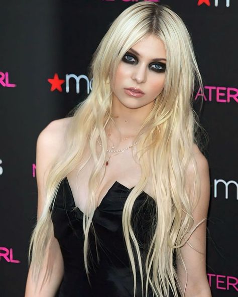 Taylor Momsen Style, Taylor Michel Momsen, Ladies Of Metal, Pretty Reckless, Future Girlfriend, The Pretty Reckless, Taylor Momsen, Famous Women, Gossip Girl