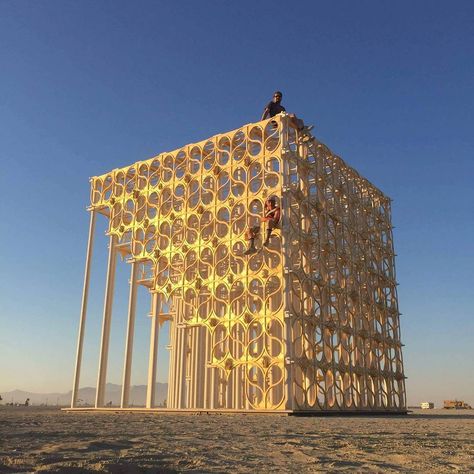 The Best Structures of Burning Man 2016 | ArchDaily Buring Man, Burning Man Sculpture, Burning Man Images, David Moreno, The Burning Man, Homemade Modern, Burning Man Art, Black Rock Desert, Festival Art