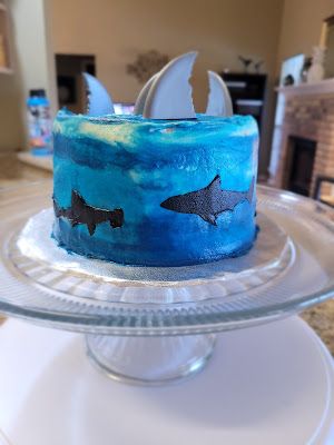 Gluten Free Oreo Cake, Shark Cake Ideas, Shark Cakes, Ocean Birthday Cakes, Shark Cake Topper, Ocean Cake, Shark Birthday Cakes, Ocean Cakes, Blue Frosting